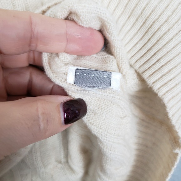 J. Crew S Cable Knit Cashmere Sweater Preppy Button Neck Quiet Luxury Minimalist - Picture 6 of 6